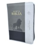 BIBLIA RVR60 035 TRICOLOR GRIS LEON CON INDICE Y CIERRE TAMAÑO PORTATIL