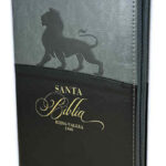 BIBLIA RVR60 065 LEON NEGRO CON INDICE Y CIERRE TAMAÑO MANUAL